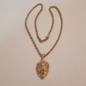 #866. Gold Toned Lions Head Pendant With Rhinestone In Mouth Pendant Necklace